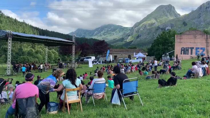 [BIDEOA] Mendiak eta musikak bat egin dute Mendiolan