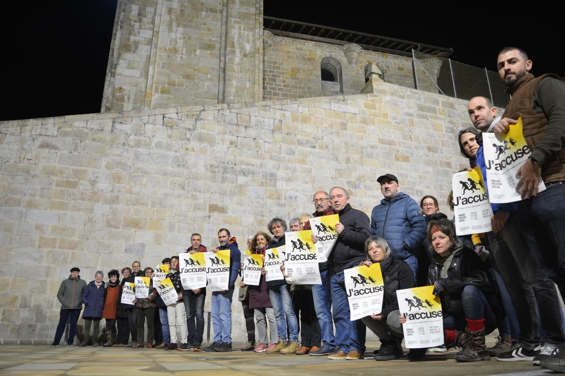 Otxandioko Hamaika Lore taldeak bat egin du inmigrazio politikak salatzeko Irunen deitutako manifestazioagaz