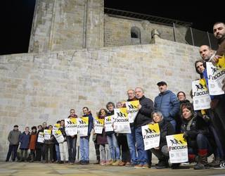 Otxandioko Hamaika Lore taldeak bat egin du inmigrazio politikak salatzeko Irunen deitutako manifestazioagaz