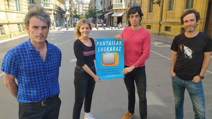 'Pantailak euskaraz' ekimena sortu dute