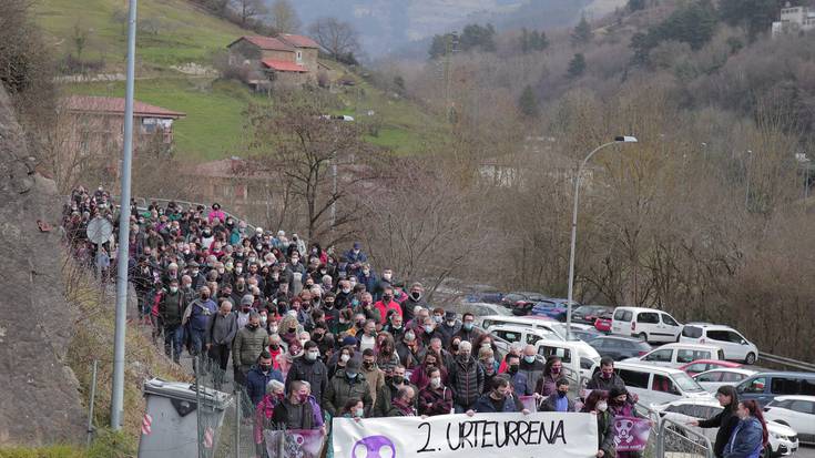 "Erantzukizunak argitzea" eskatu dute luiziaren bigarren urteurrenean deitutako manifestazioan