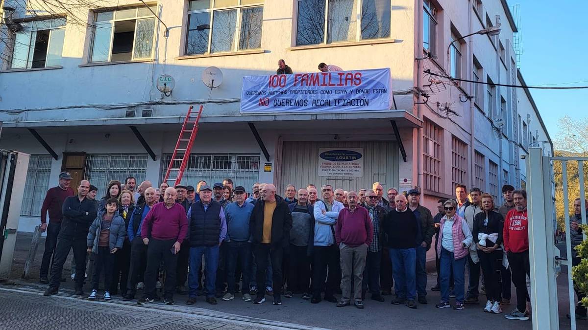 Zeuseko garajeen jabeek Abadiñoko Udal Gobernuari leporatu diote birkalifikazioa "elkarrizketarik gabe" egitea