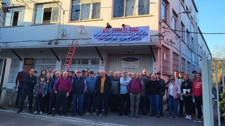 Zeuseko garajeen jabeek Abadiñoko Udal Gobernuari leporatu diote birkalifikazioa "elkarrizketarik gabe" egitea