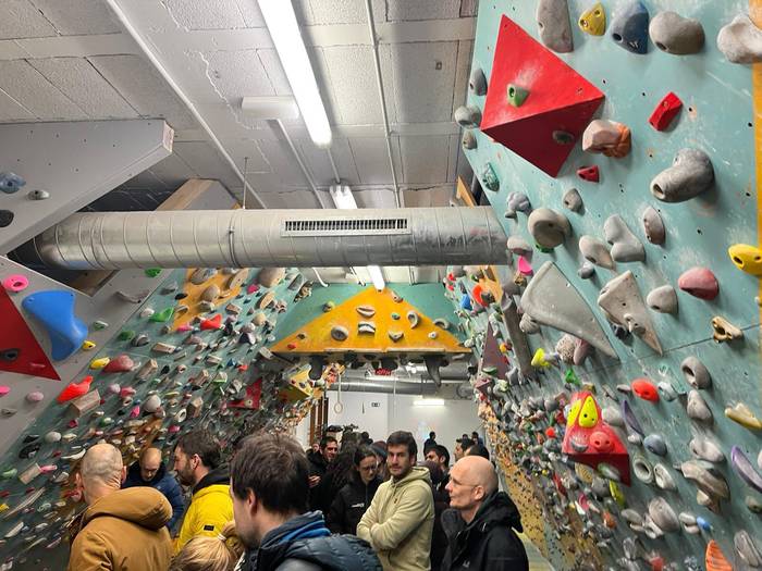 Ourdaybik auzolanean egindako boulderra aurkeztu du