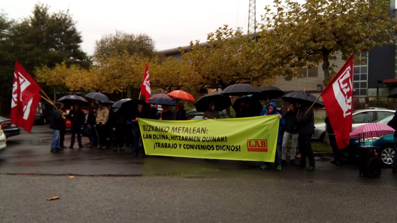 LABek deituta metaleko hitzarmenaren alde kontzentrazioa egin dute gaur