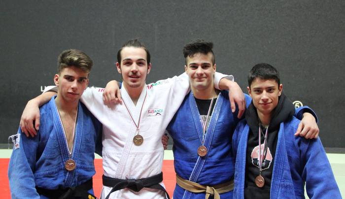 Durango Judo taldeko juniorrak Euskadiko txapelketarako sailkatu dira