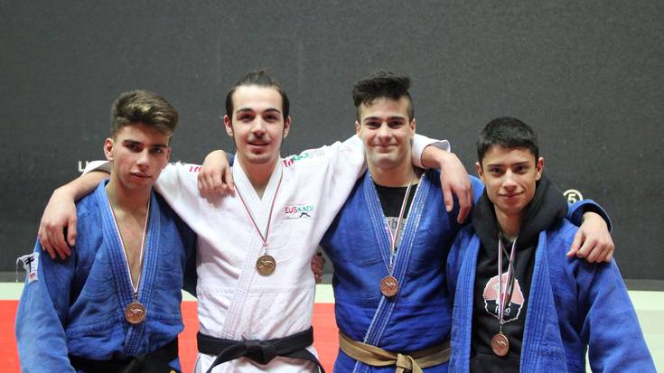 Durango Judo taldeko juniorrak Euskadiko txapelketarako sailkatu dira