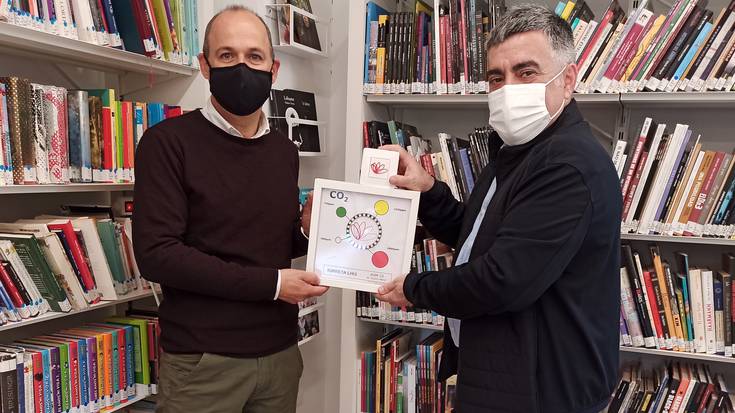 Iurretako Lanbide Heziketako Institutuan garatutako CO2 neurgailua jarriko dute liburutegian