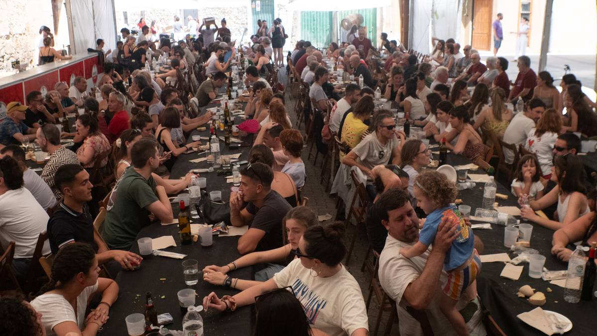 [ARGAZKI GALERIA]: Intxaurre elkartearen 40. urteurrena, iruditan