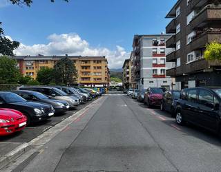 Azken urtean hartutako neurriek Abadiñoko aparkalekuen arazoa "hobetu" dutela dio udalak