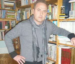 "Poesia idazteak badauka xarma berezia niretzat"