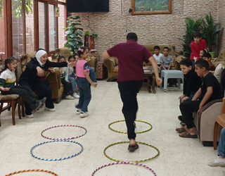 Zisjordanian errefuxiaturiko zortzi umek Durangaldean pasako dute uda lehenengo biderrez