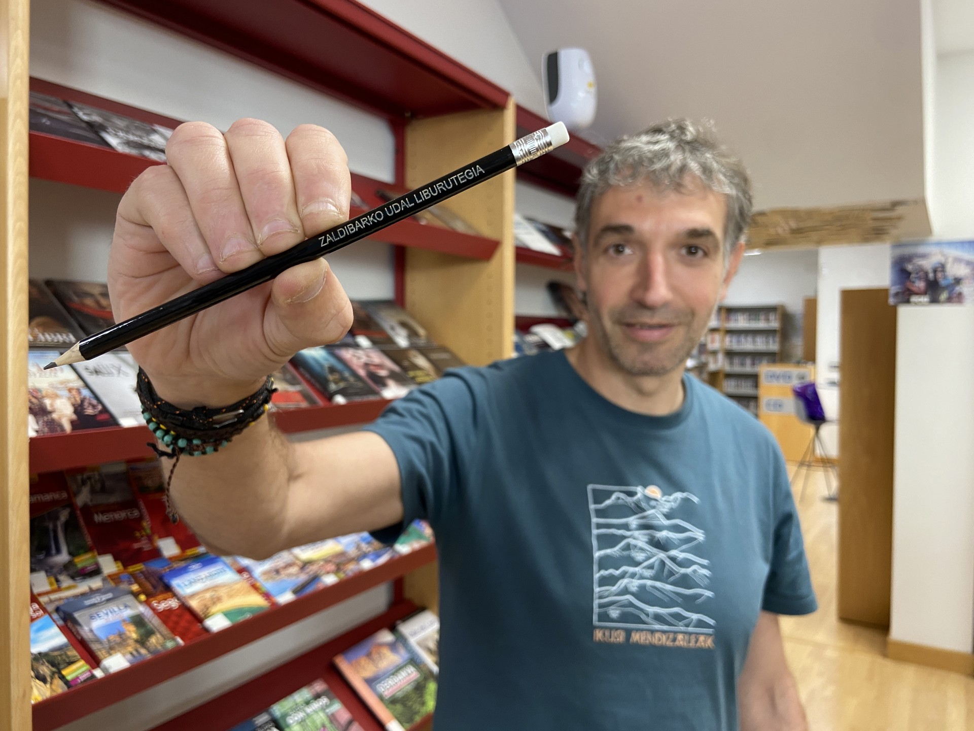 Arkatzak eta arrosak opari, Zaldibarko liburutegiaren 15. urteurrena ospatzeko