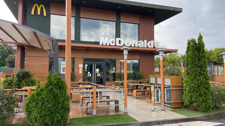 Abadiñoko McDonald's jatetxea itxita egon da langile batek positibo eman eta gero