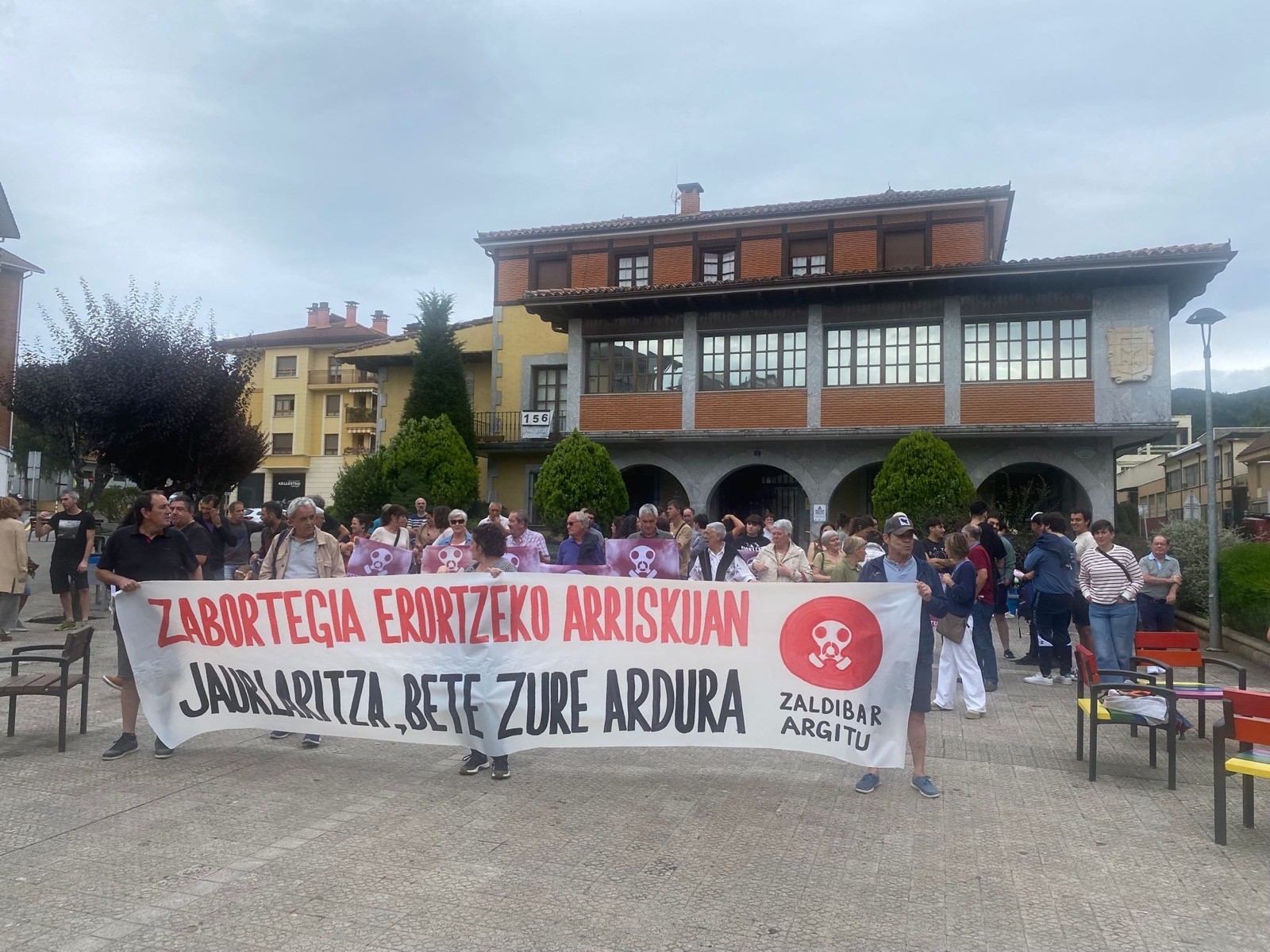 "Arreta arazoaren benetako mamitik desbideratzeko ahalegina" salatu du Zaldibar Argitu plataformak