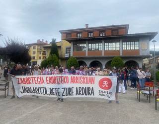 "Arreta arazoaren benetako mamitik desbideratzeko ahalegina" salatu du Zaldibar Argitu plataformak