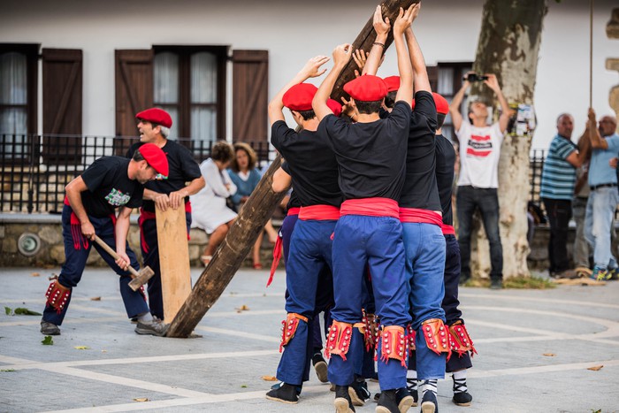 Donien Atxa jasota abiatu dituzte jaiak Garain - 9