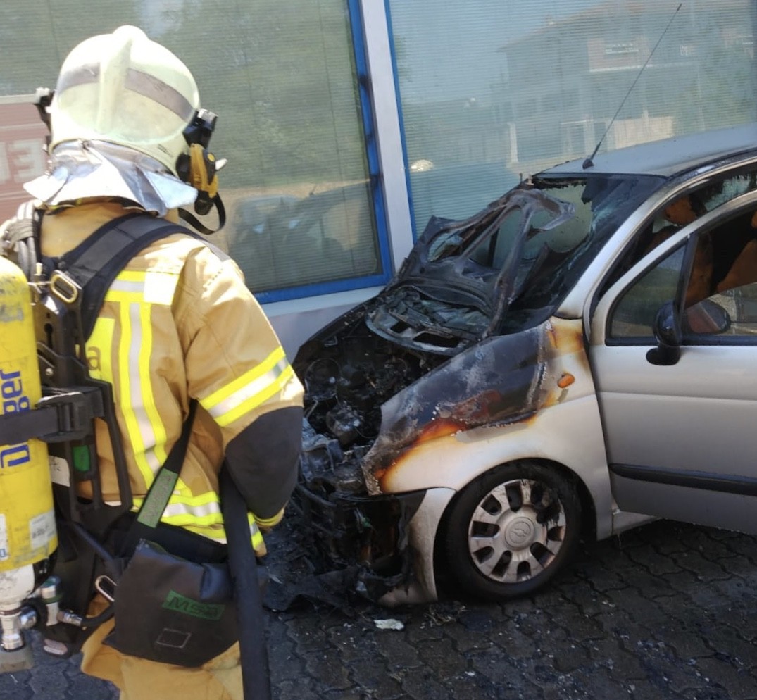 Auto batek su hartu du Berrizen, Eituako industrigunean