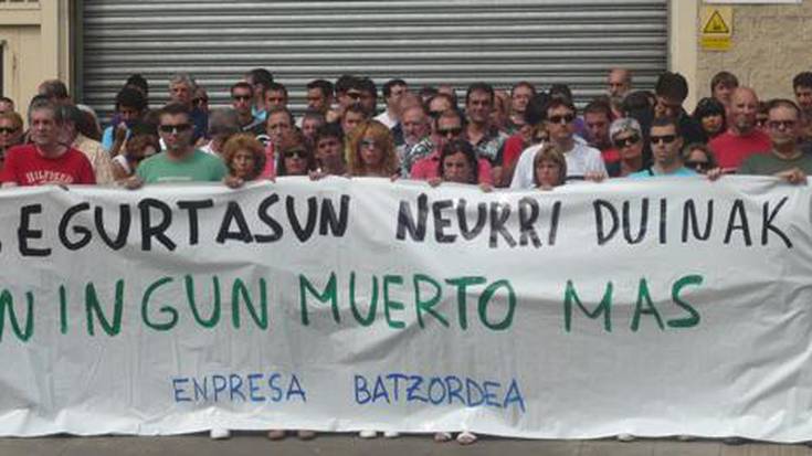 Segurtasun neurri duinak eskatzeko kontzentratu dira EKT enpresa aurrean