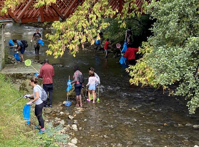 Domeka honetan egingo dute Mañaria erreka garbitzeko jardunaldia