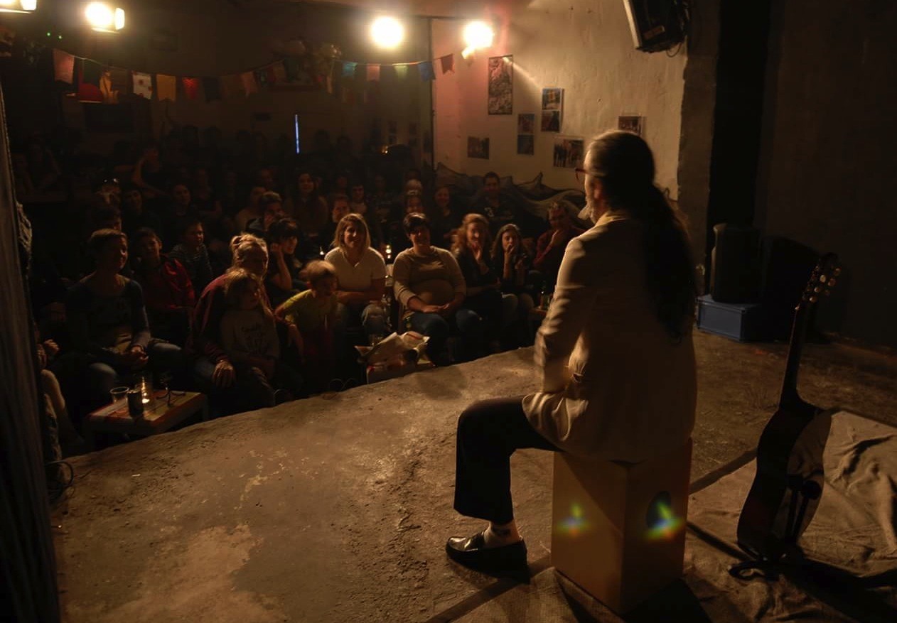 Decopivolta Teatre antzerki taldeak ‘Tulipas’ antzezlana aurkeztuko du 