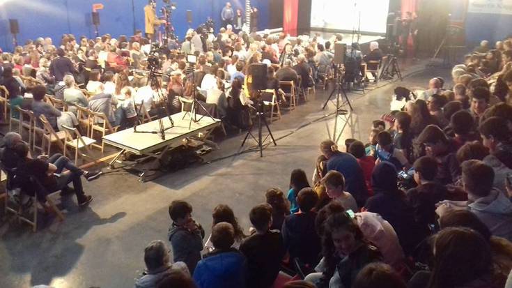 Iurretarrek txiki utzi dute frontoia 'Herri Txiki, Infernu Handi' programaren grabaketarako