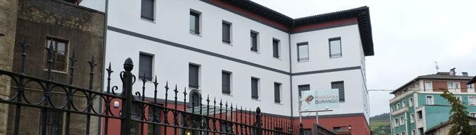 Poliklinika zabalik, karmeldarren konbentu zaharrean