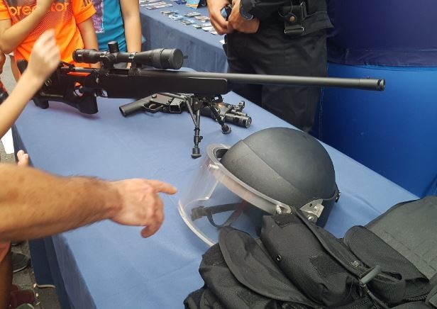 Polizia Nazionalak Durangon jarritako postuak eztabaida eragin du