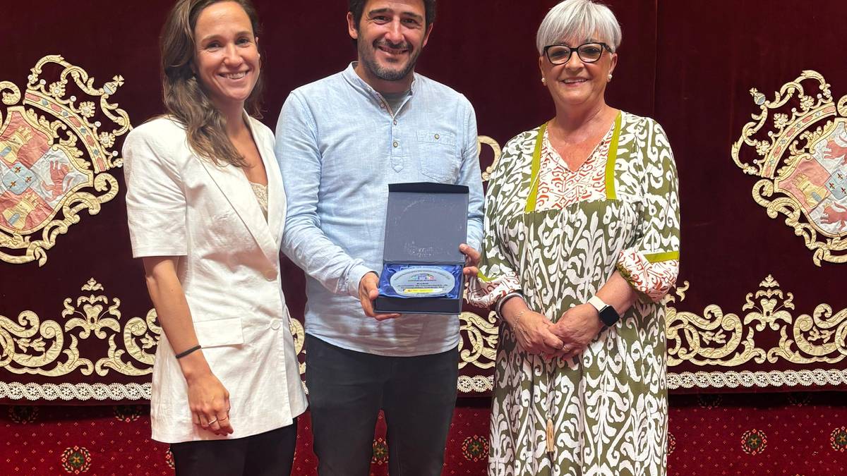 Dendak Baik accesit saria jaso du Espainiako merkataritza sarietan