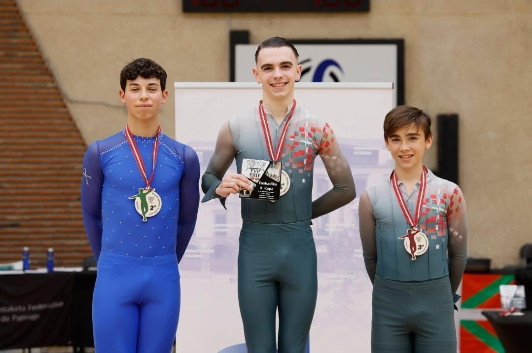 Andoni Ibarra zornotzarrak patinaje artistikoko Euskadiko Kopa irabazi du