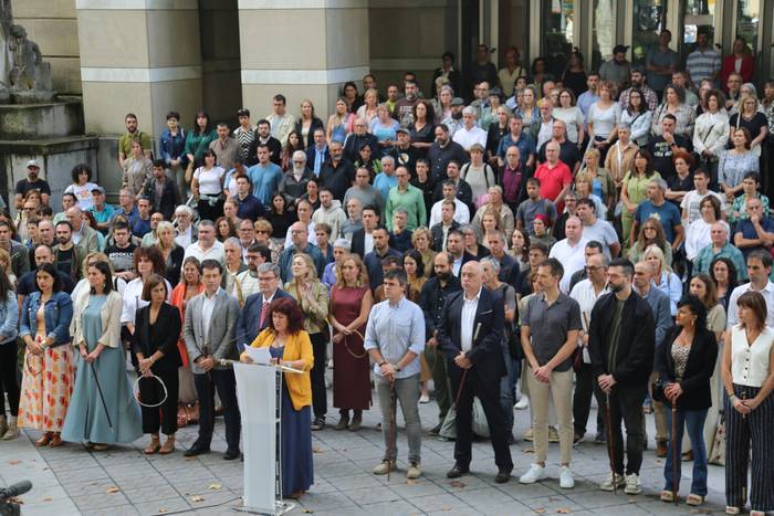 "Euskal gizartearen eta euskal erakundeen gehiengo zabalaren aurkako eraso zuzena da"
