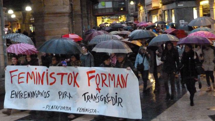 Eraso sexisten aurkako manifestazioa deitu du Durangoko Plataforma Feministak eguenerako