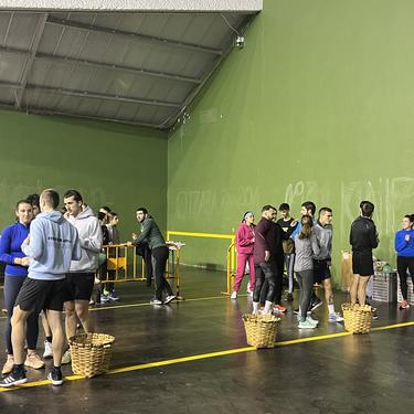 [EGITARAUA]: Sagardotegi ibiltaria, nekazaritza-olinpiadak eta disko festa, besteak beste, Berrizko sanantonioetan