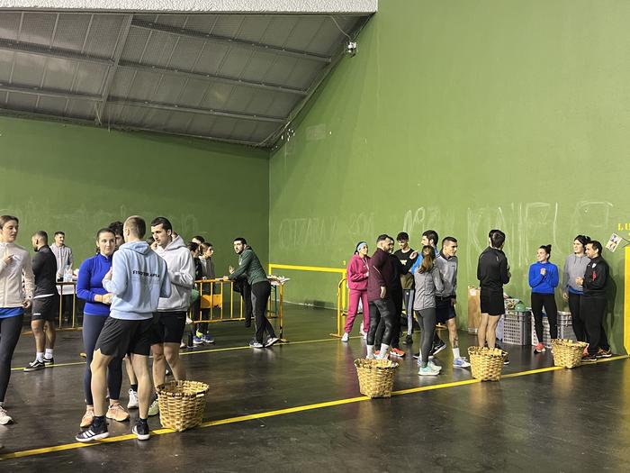 [EGITARAUA]: Sagardotegi ibiltaria, nekazaritza-olinpiadak eta disko festa, besteak beste, Berrizko sanantonioetan