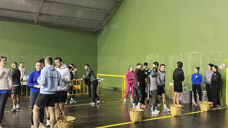 [EGITARAUA]: Sagardotegi ibiltaria, nekazaritza-olinpiadak eta disko festa, besteak beste, Berrizko sanantonioetan