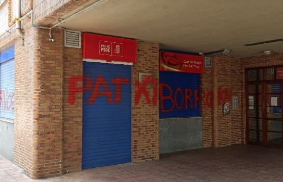 Durangoko EAJk  "erabat gaitzetsi" ditu PSE-EEren egoitzaren aurka egindako pintaketak
