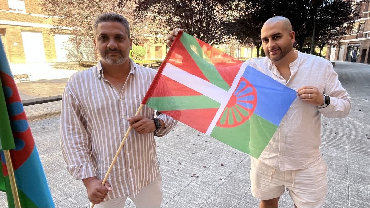 "Ijito herria guztiz ikusezin egin dute. Zelan izan liteke historia liburuetan ia ez agertzea?"