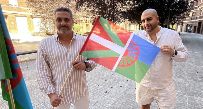 "Ijito herria guztiz ikusezin egin dute. Zelan izan liteke historia liburuetan ia ez agertzea?"