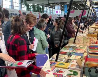 [BIDEOA]: Landako Gunea bor-bor jarri da Azokaren lehenengo egunean