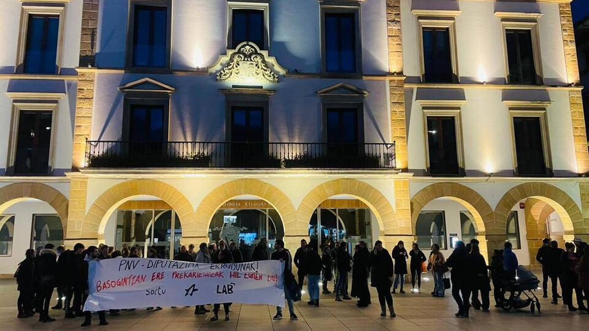 Zornotzako lan heriotza salatzeko elkarretaratzea egin dute