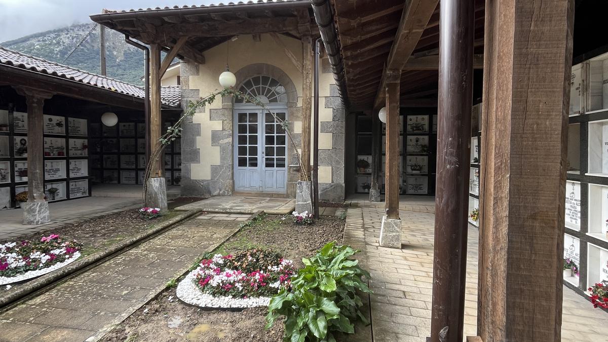 Mañariko Udalak hilerriko teilatuetako euri-urak biltzeko kanalizazio sistema bat jarri du