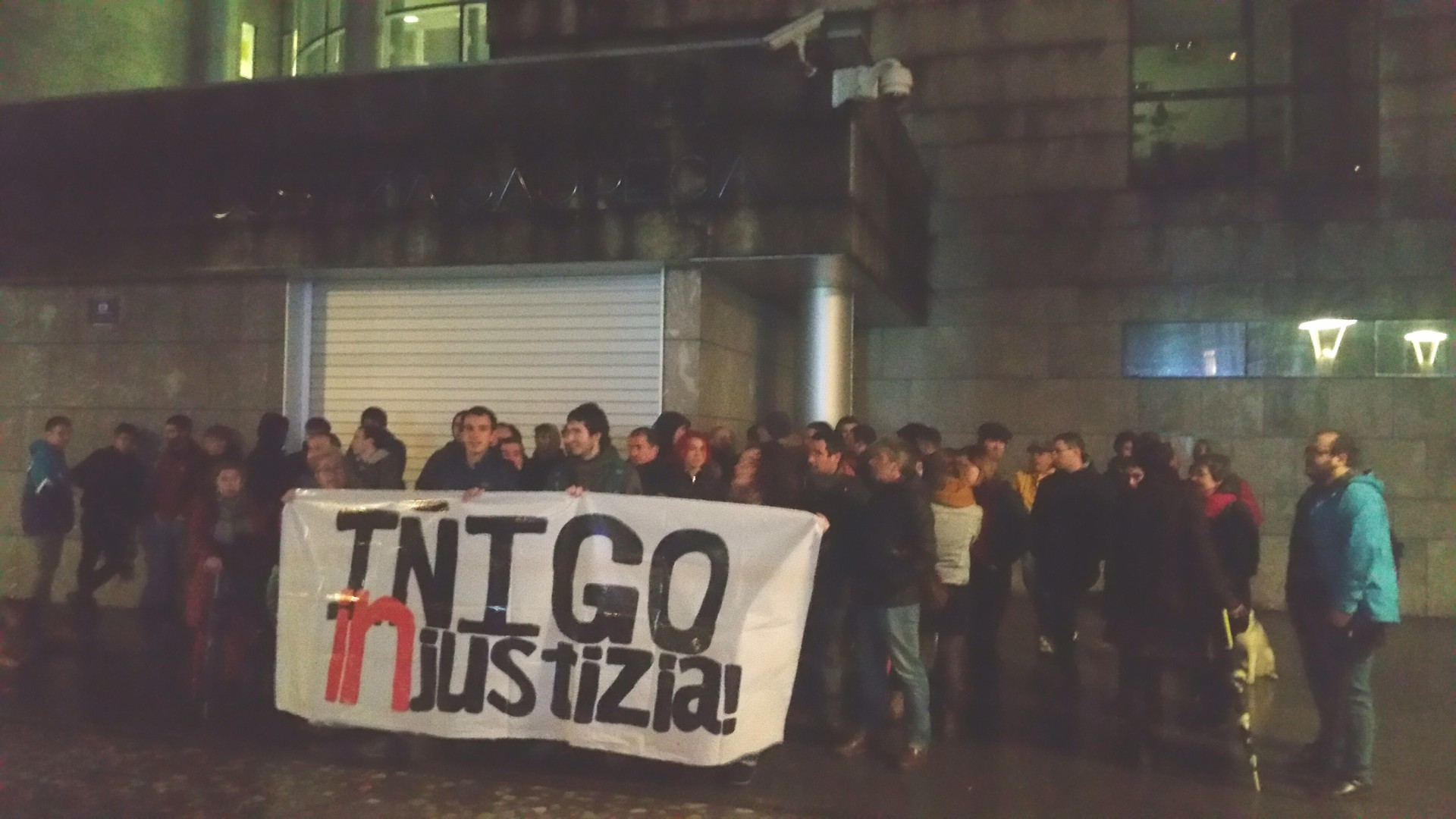 Iñigo Cabacasen familiari babesa erakutsi diote Durangon