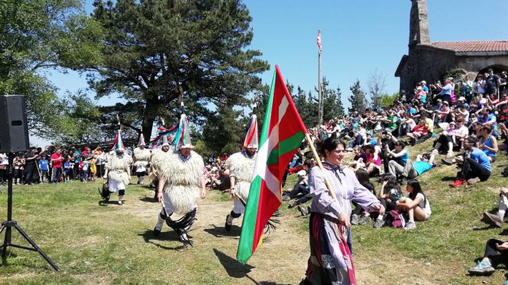 Bizkargi Egunak jendetza batu zuen domekan