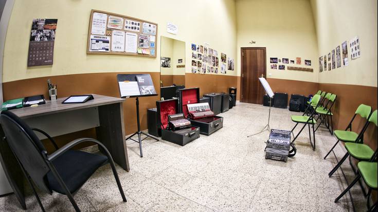 Elorrioko musika eskolan lapurretan egin dute eta instrumentu ugari eraman dituzte bertatik
