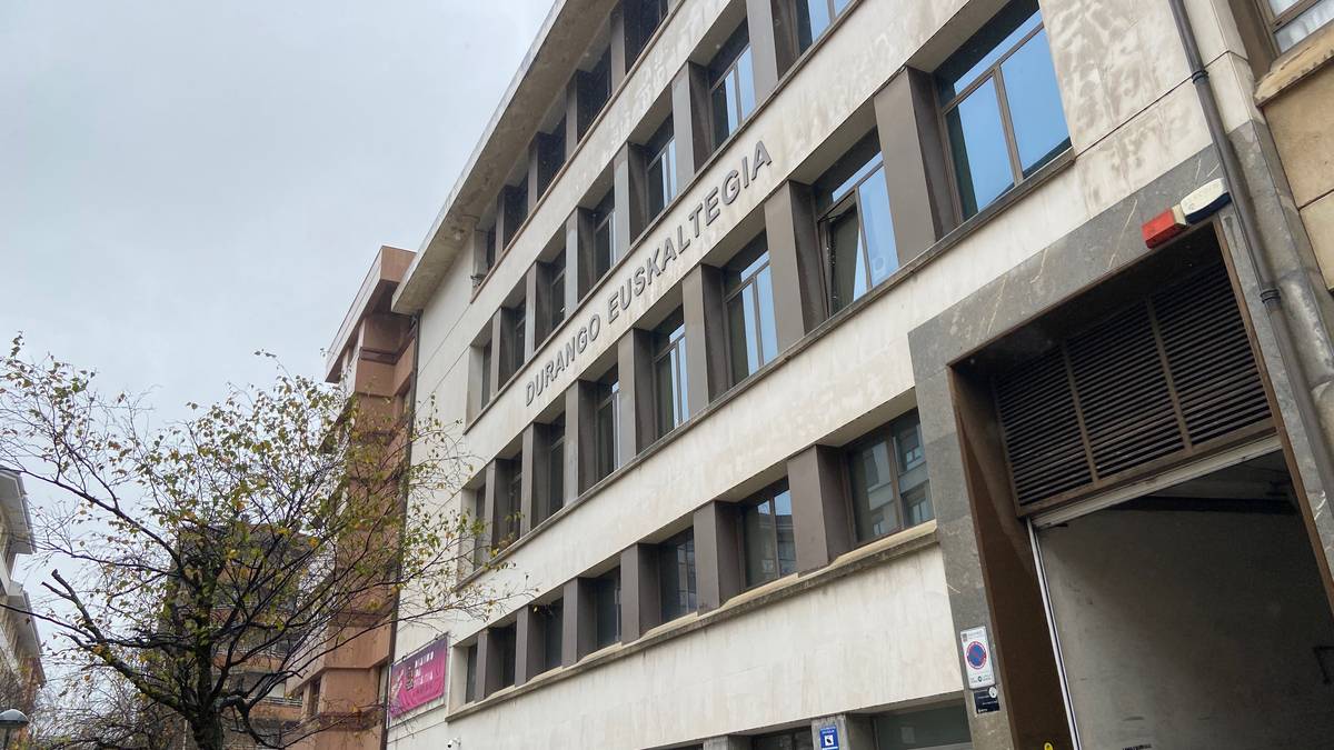 Adinekoen zentro berria zelan diseinatu hausnartuko dute Durangon