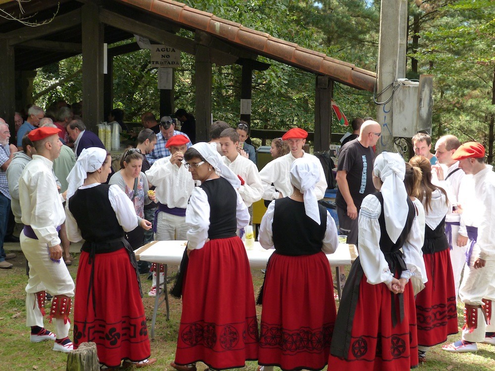 Musika eta askotariko ekimenak jaiak osatzeko