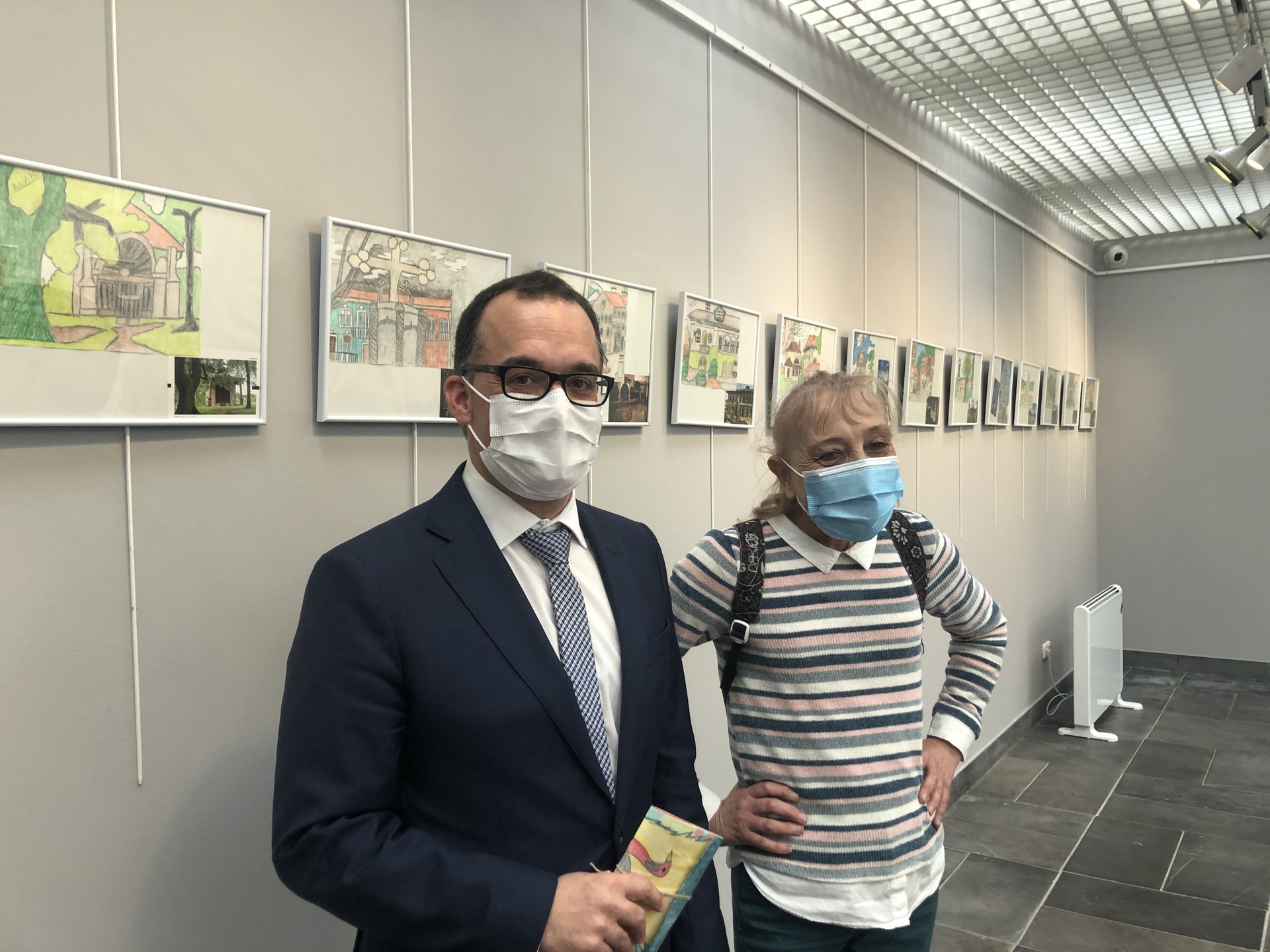 Zumelegi zentroko egoiliarren obrak ikustera hurbildu da Elorriora Gizarte Ekintza diputatua