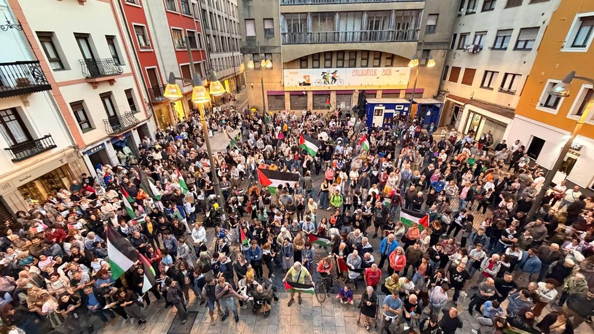 [ARGAZKI GALERIA] Durangaldeko plazak Palestinaren alde bete dituzte beste behin