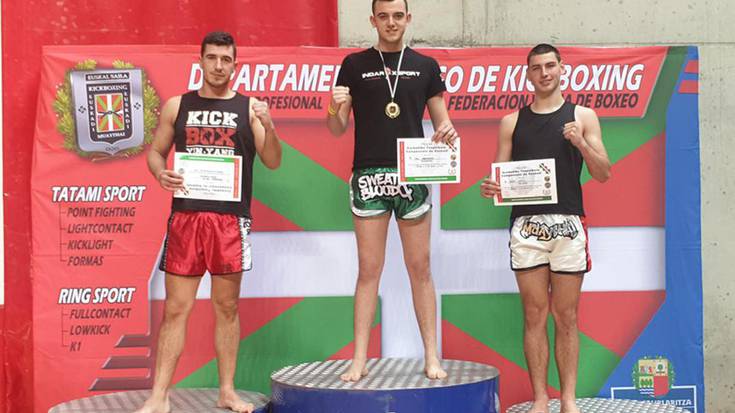 [ARGAZKI GALERIA] Paul Arginzoniz durangarra Euskadiko kickboxing txapeldun geratu da, kick light modalitatean