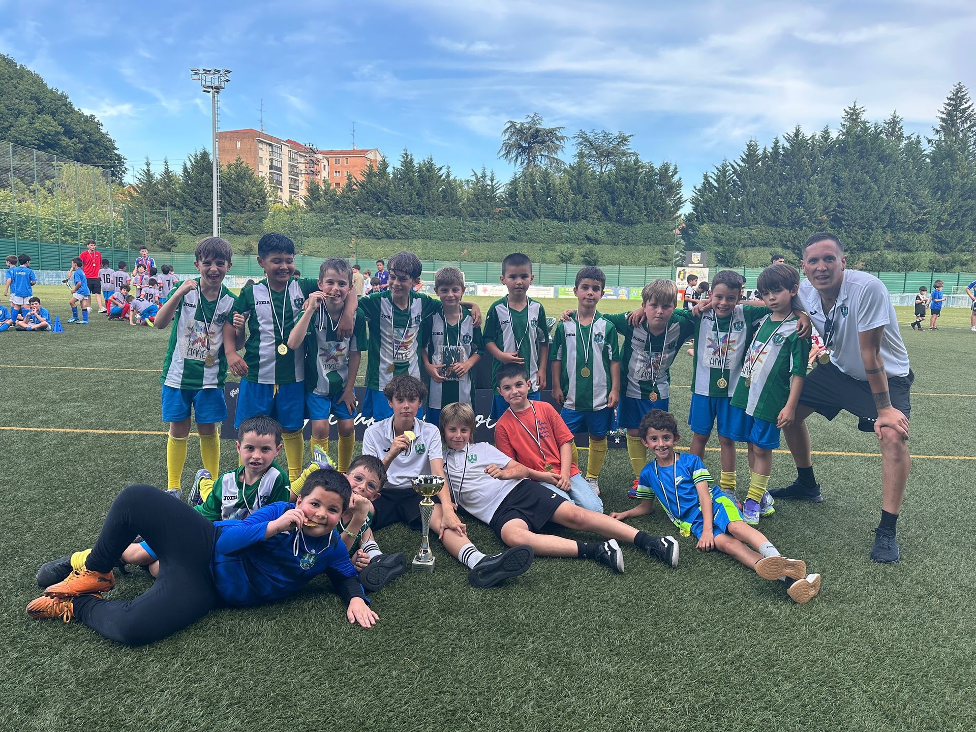 Abadiñoko umeak irabazle Galdakaoko futbol txapelketan